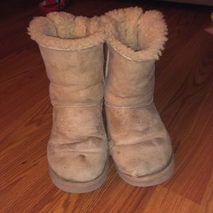 Bailey Bow Tan Uggs